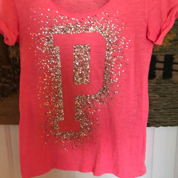 PINK lrg tee w/ P in sequins on front. - Picture 2 of 4